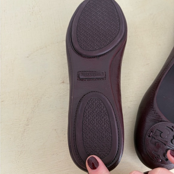 Tory Burch Women's Burgundy Reva Travel Ballet Flats - Picture 7 of 9